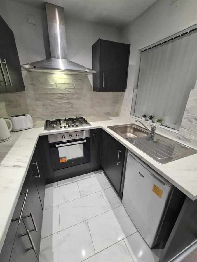 Whole House - 4 Bedrooms - Parking - Sleeps 8 Дом отдыха *