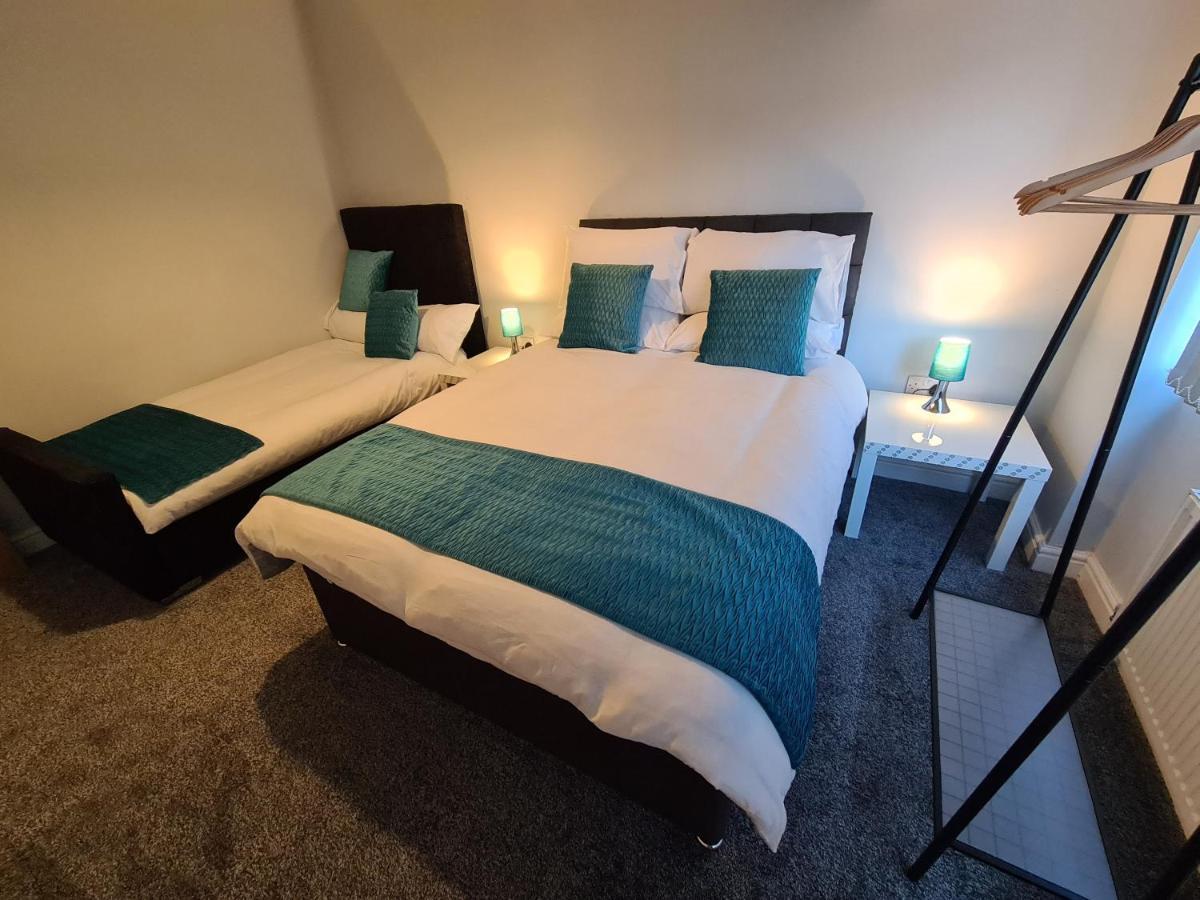 Whole House - 4 Bedrooms - Parking - Sleeps 8 Бирмингем