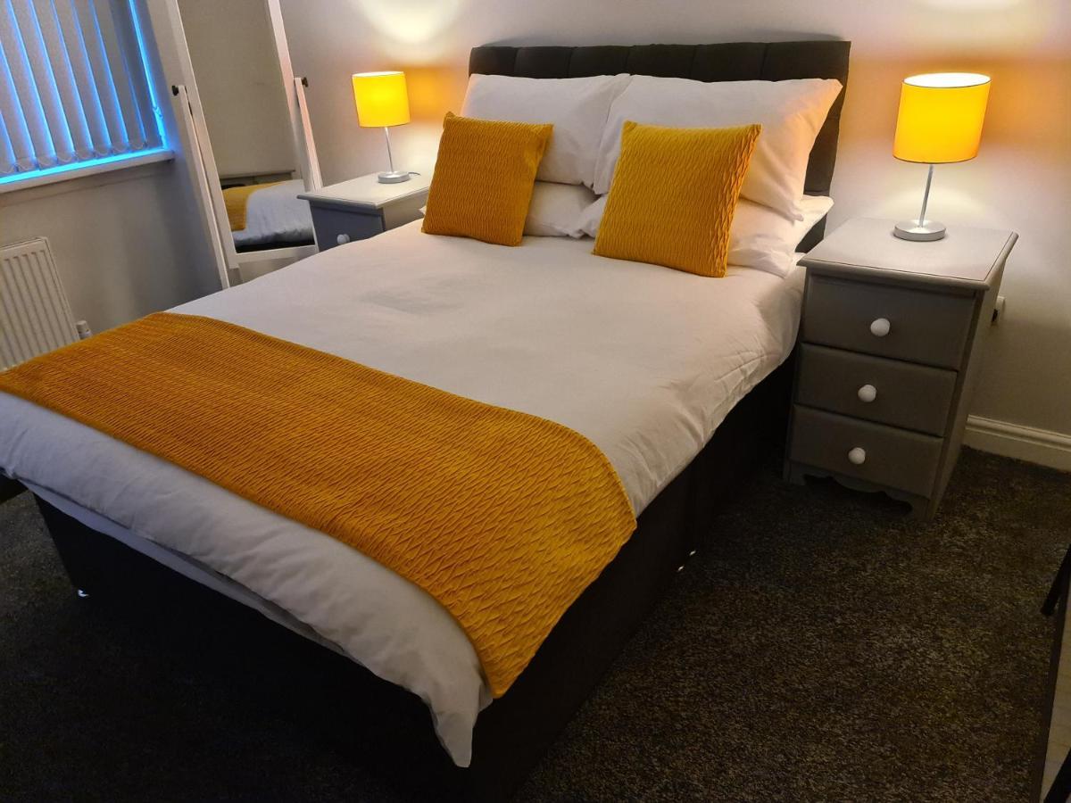Whole House - 4 Bedrooms - Parking - Sleeps 8 Бирмингем