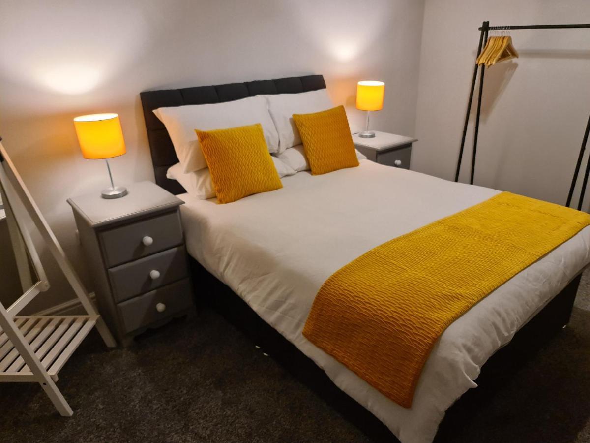 Дом отдыха Whole House - 4 Bedrooms - Parking - Sleeps 8 *