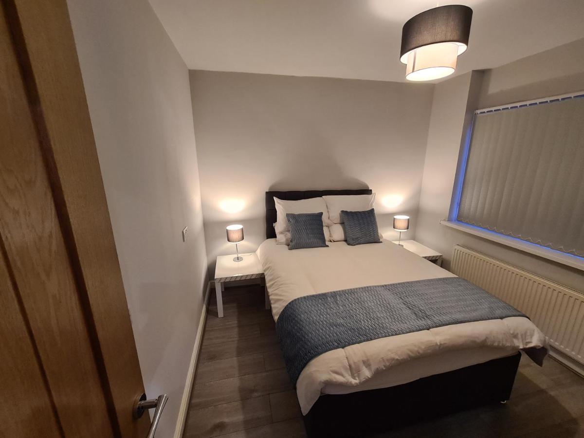 Дом отдыха Whole House - 4 Bedrooms - Parking - Sleeps 8 Бирмингем